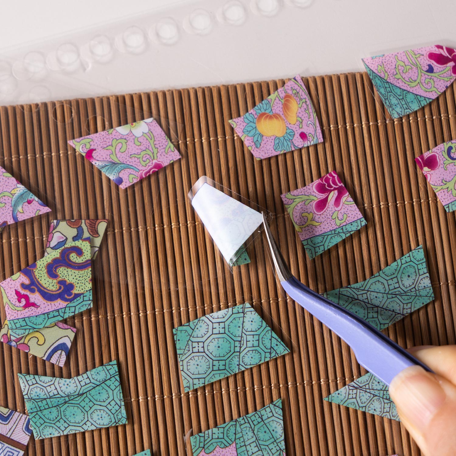 One of the popular books "early to come to the cultural property repair series - porcelain edition" shrink scene pocketbook, children's seal seal, adult stress relief seal. Many extraordinary cultural properties can be used for glass metal cup bodyseal.