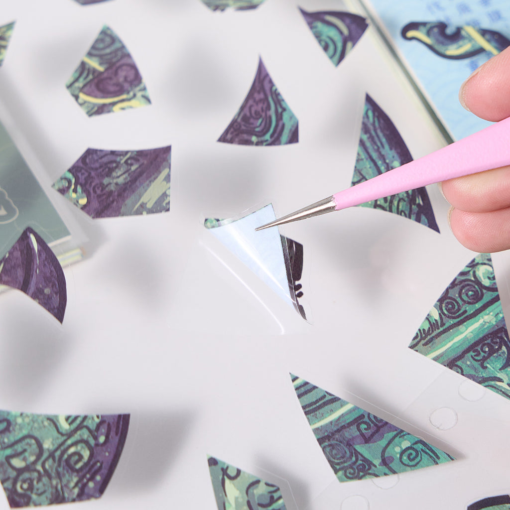 One of the popular books "come to the cultural property Restoration Series - bronze ware edition" shrink scene pocketbook, children's seal seal, adult stress relief seal. Many extraordinary cultural properties can be used for glass metal cup bodyseal.