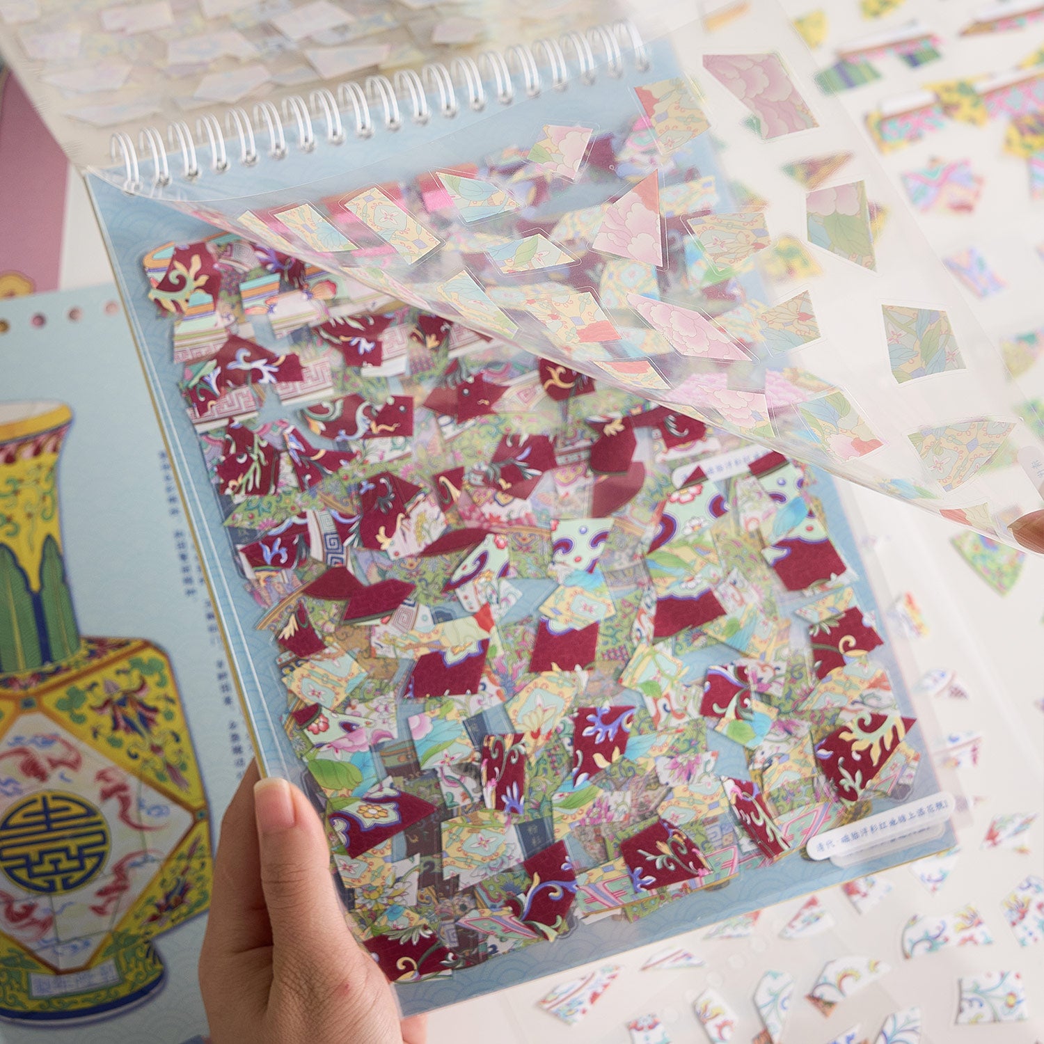 One of the popular books "early to come to the cultural property repair series - porcelain edition" shrink scene pocketbook, children's seal seal, adult stress relief seal. Many extraordinary cultural properties can be used for glass metal cup bodyseal.