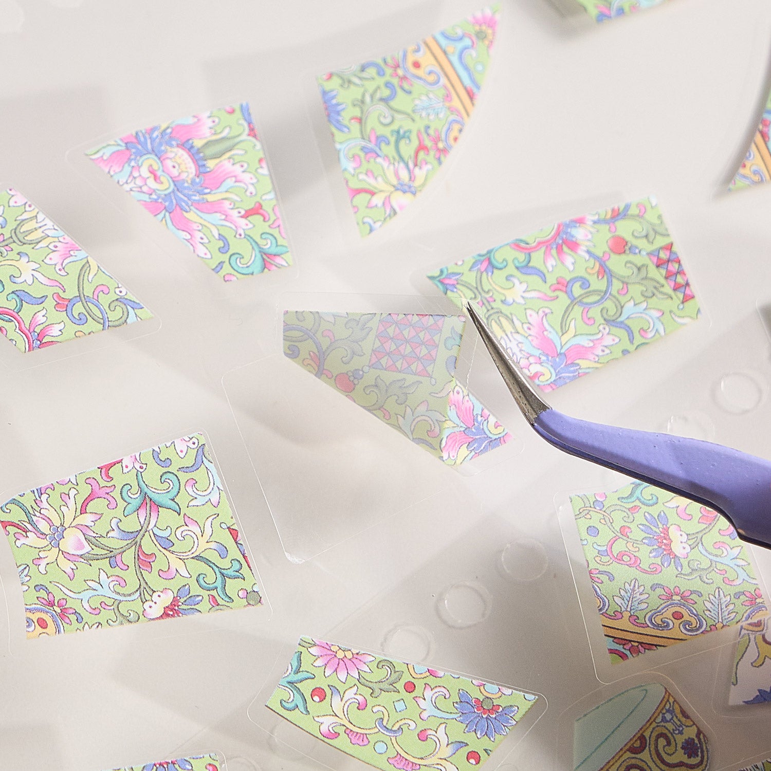 One of the popular books "early to come to the cultural property repair series - porcelain edition" shrink scene pocketbook, children's seal seal, adult stress relief seal. Many extraordinary cultural properties can be used for glass metal cup bodyseal.